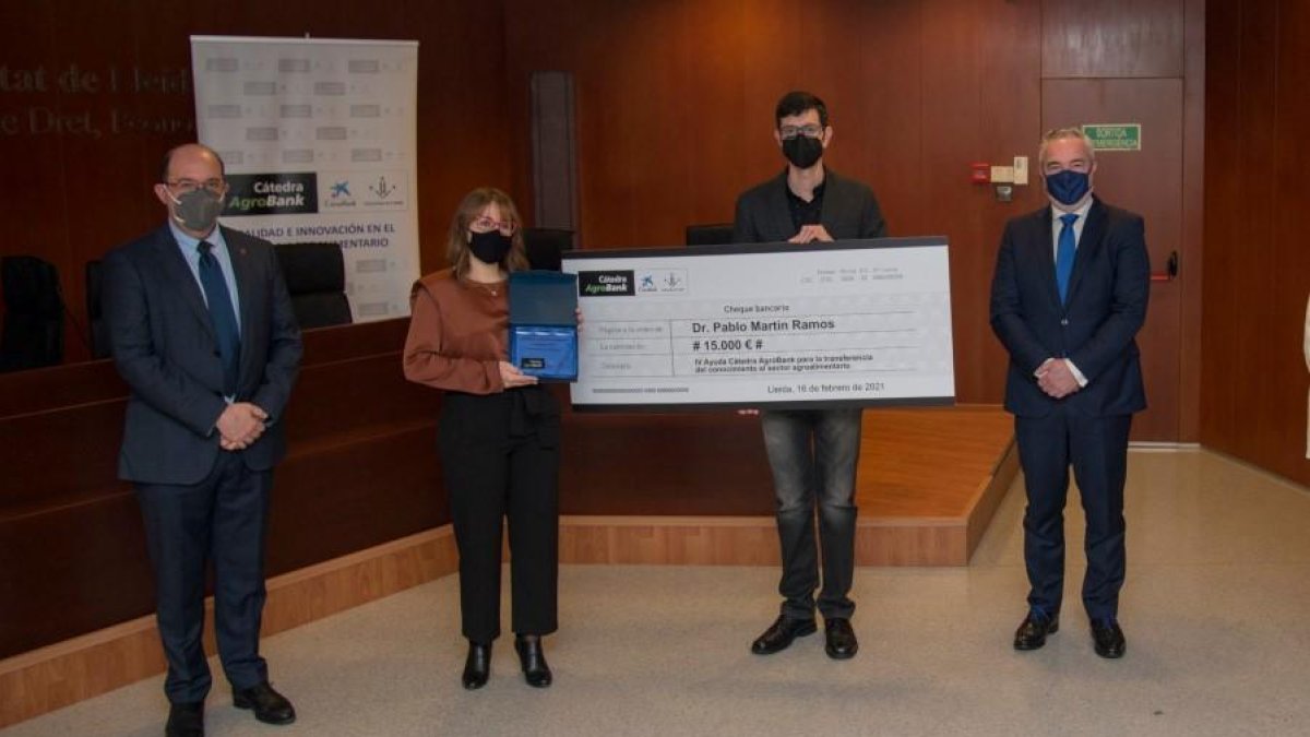 El acto de entrega del premio de la Cátedra AgroBank de la UdL al doctor Pablo Martín, de la Universidad de Zaragoza.