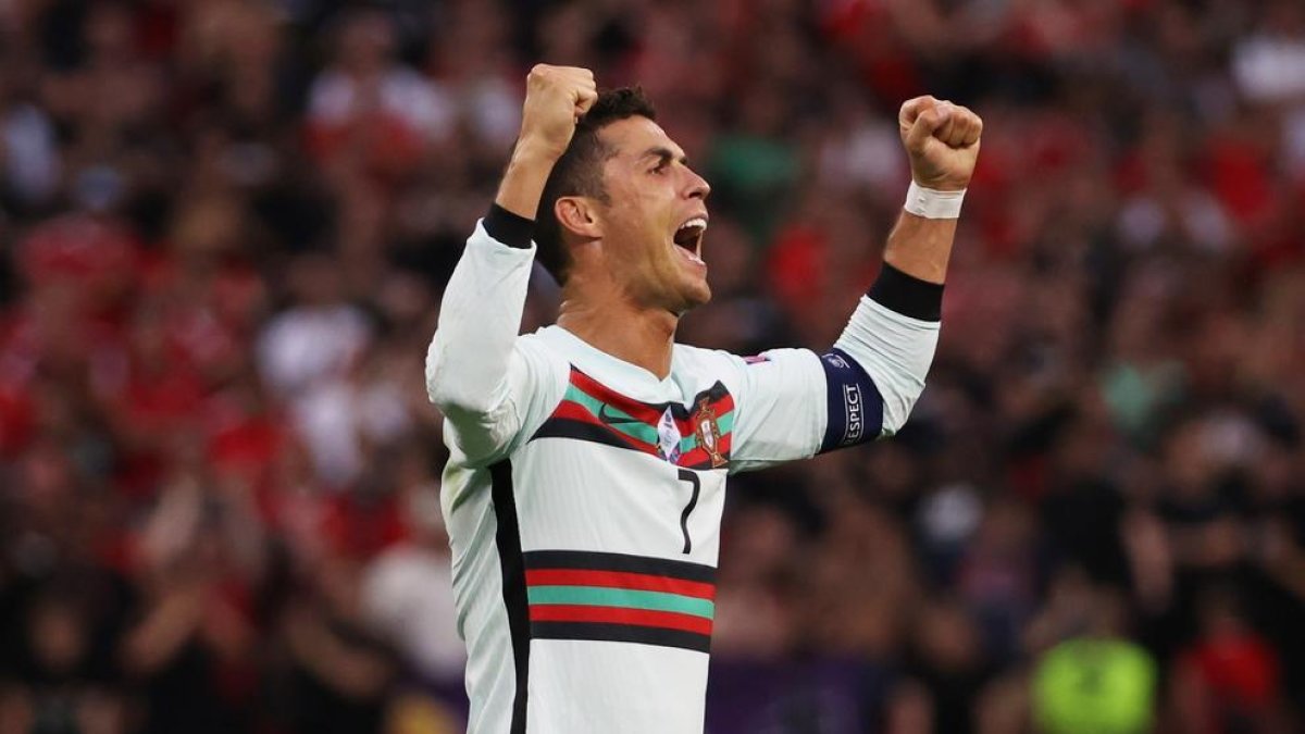 Cristiano Ronaldo celebra uno de los goles con los que hizo historia.