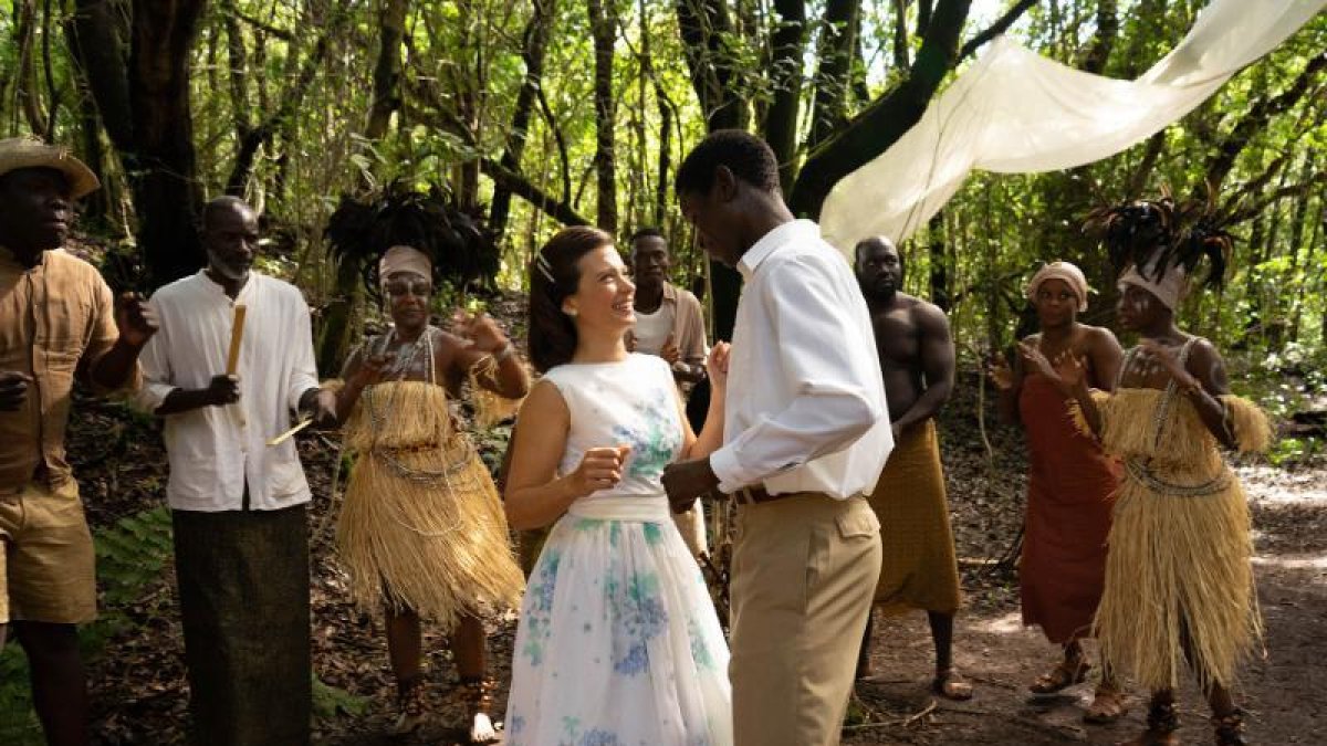 ‘Dos vidas’ transcurre en la Guinea de los años 50 y en la actualidad.