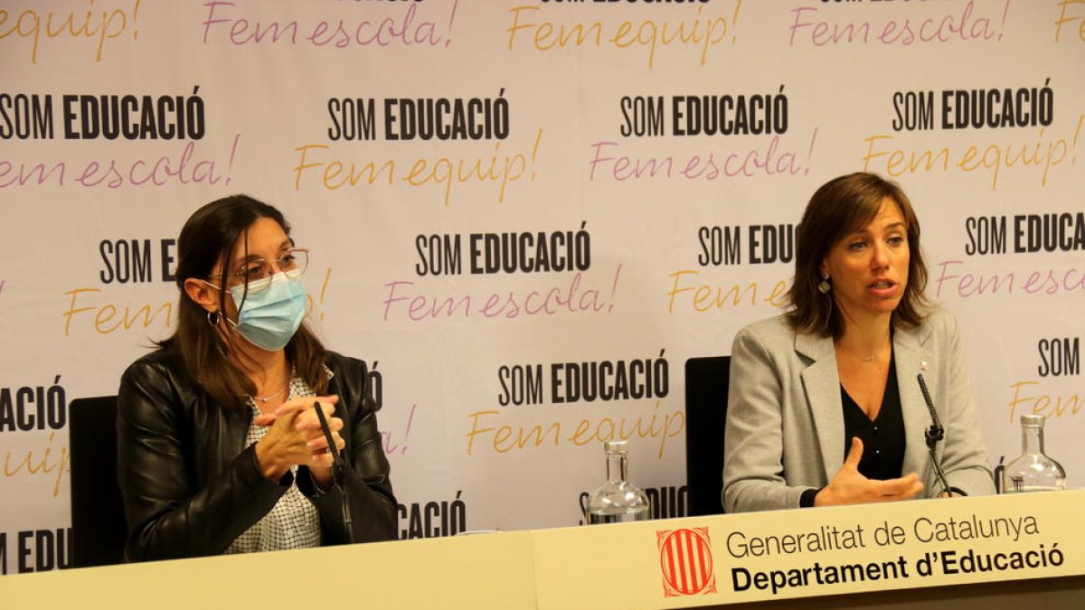 La secretaria general de Educación, Patrícia Gomà, y la secretaria de Transformación Educativa, Núria Mora.
