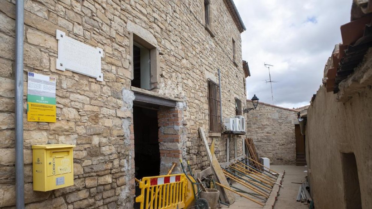 Les obres de remodelació de l’ajuntament de Montornès.