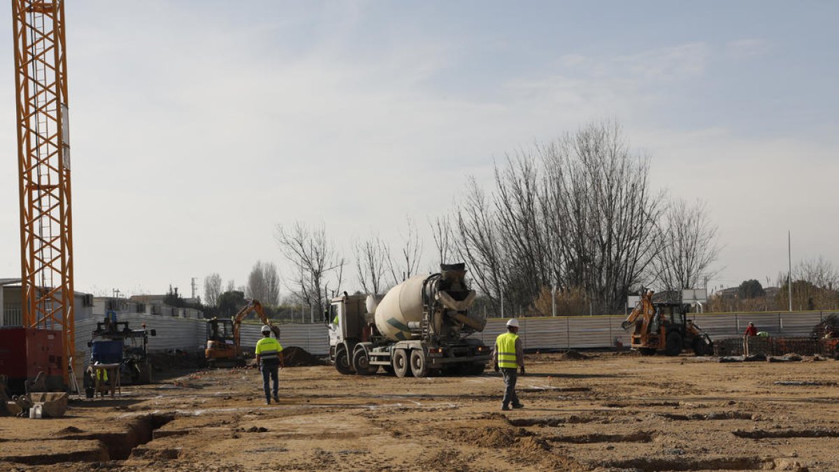 El estado actual de las obras de construcción del colegio que fusionará los de Pinyana y Balàfia.