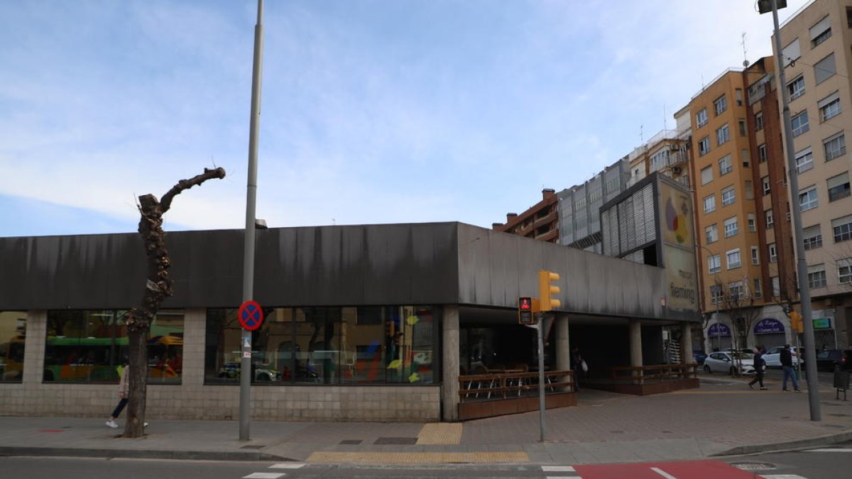 Vista del edificio del Mercat de Fleming. 