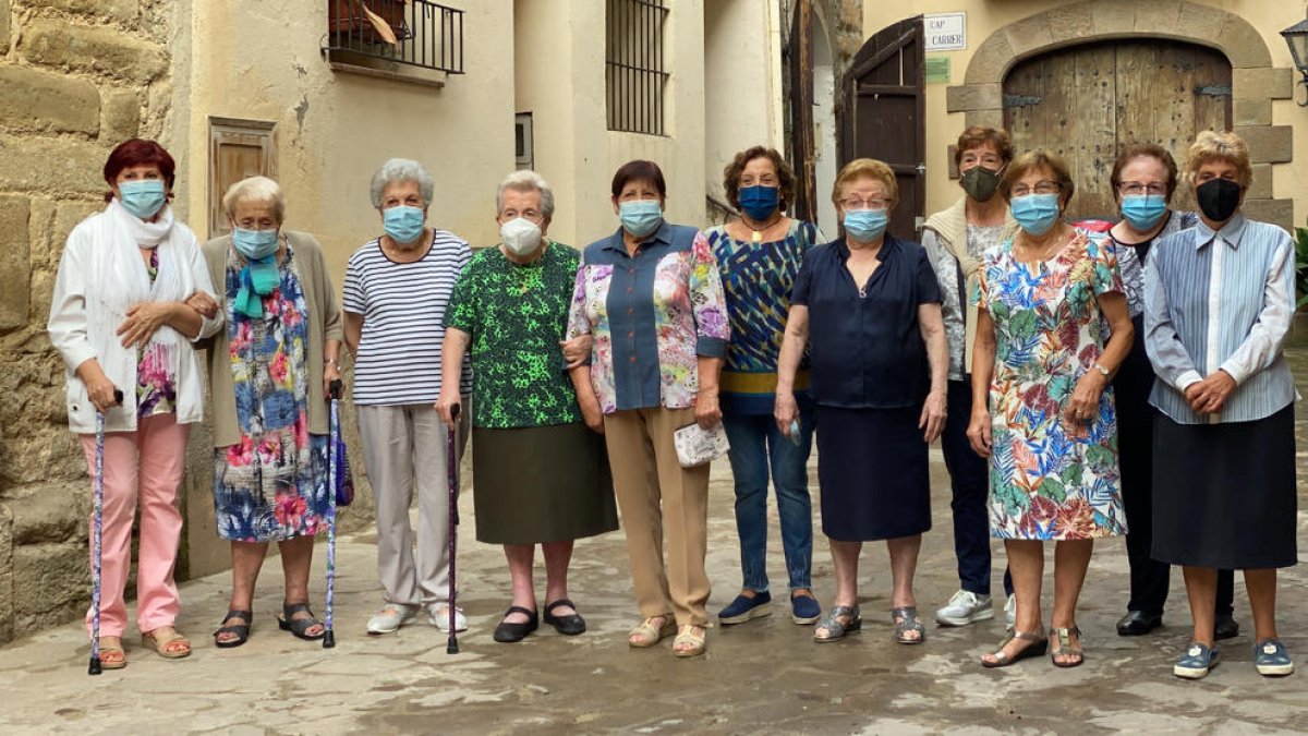 Peramola recupera la memoria a través de una ruta donde las mujeres son las protagonistas