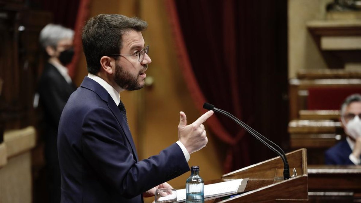 El candidato de ERC a la investidura, Pere Aragonès, durante su intervención en el pleno de investidura en el Parlament.