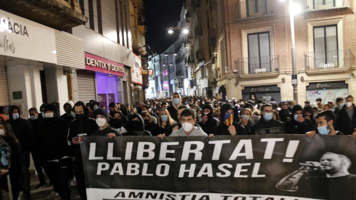 La Plataforma de suport a Hasél convoca accions de protesta durant tota la setmana per demanar la llibertat del raper