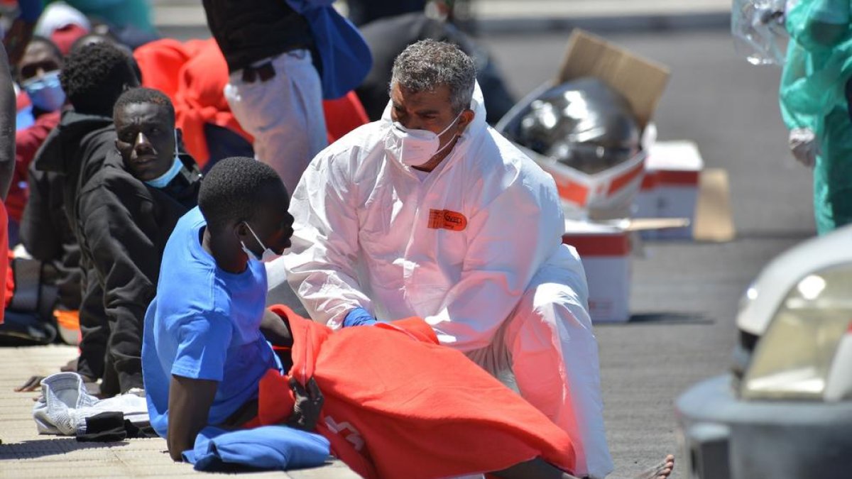 Arriba a El Hierro un cayuco amb 117 persones que va sortir del Senegal