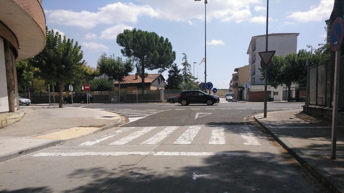 El paso de peatones con una sola rampa en Tàrrega. 