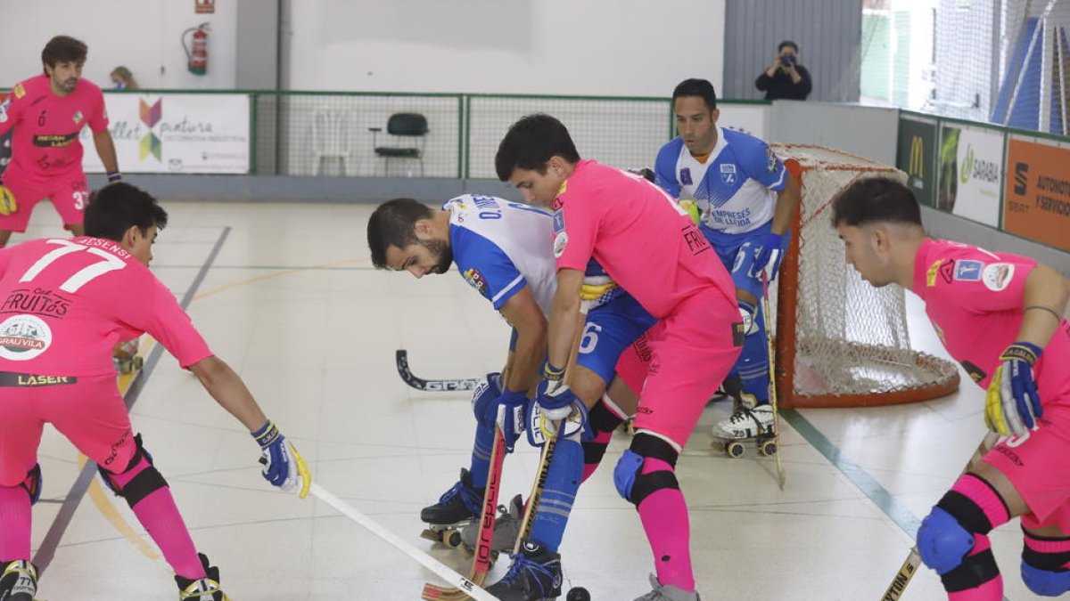 Una acció del partit de la primera volta Llista-Caldes.