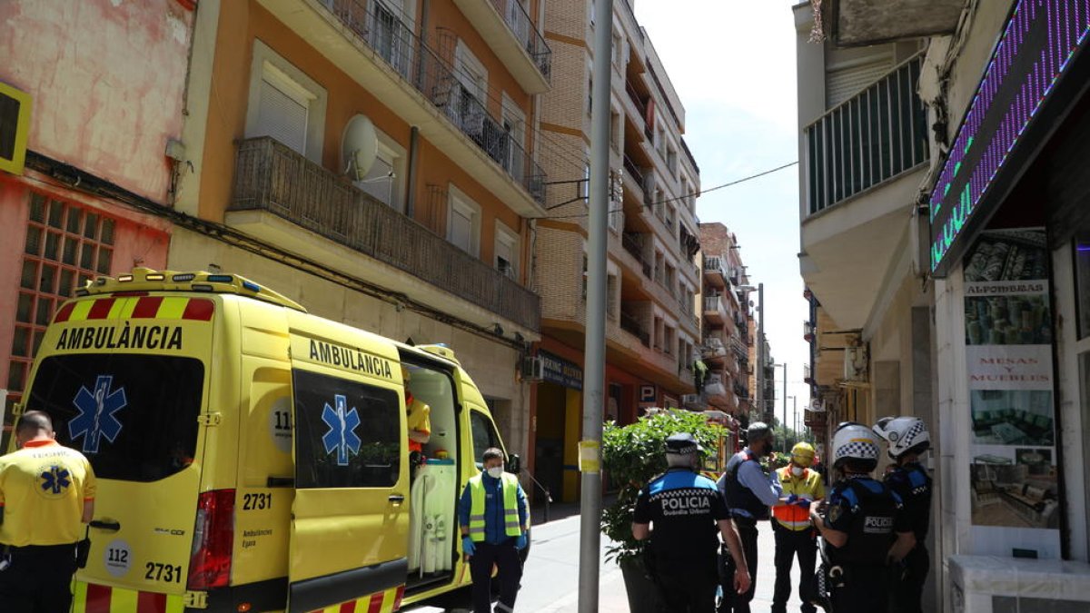 Una persona va ser atesa al foc del carrer del Nord.