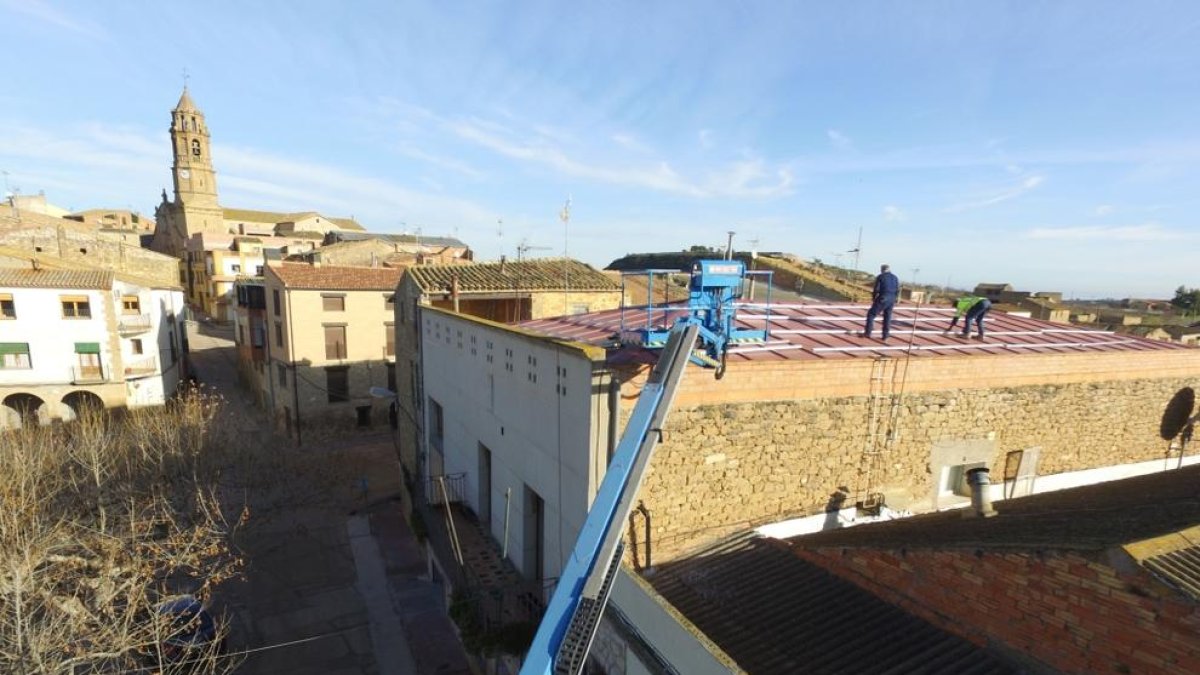 Instalación de paneles solares para autoconsumo en Llardecans. 