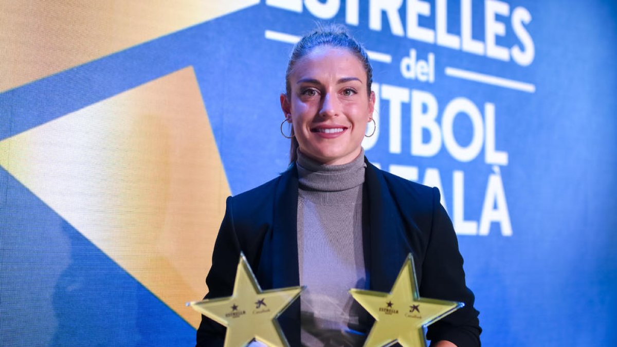 Gala de les estrelles - La Federació Catalana va entregar ahir els premis als millors del 2021, una gala en la qual van destacar Alexia Putellas i Gerard Moreno, designats millors futbolistes catalans, i Pep Guardiola, elegit millor entrenador. Pe ...