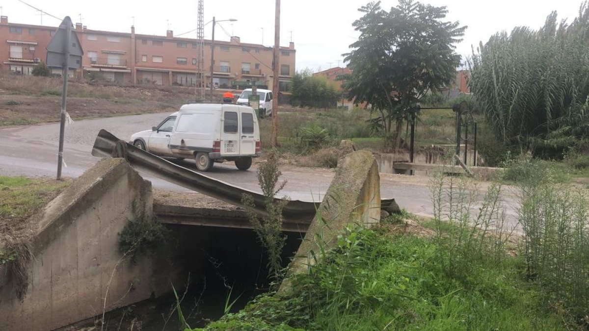 El pont que se substituirà per donar més curs a la Femosa.