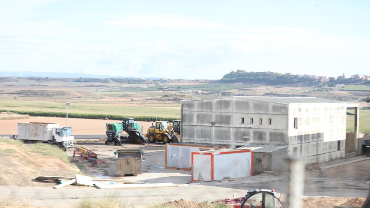 La planta de selección que se construye en Montoliu de Lleida.