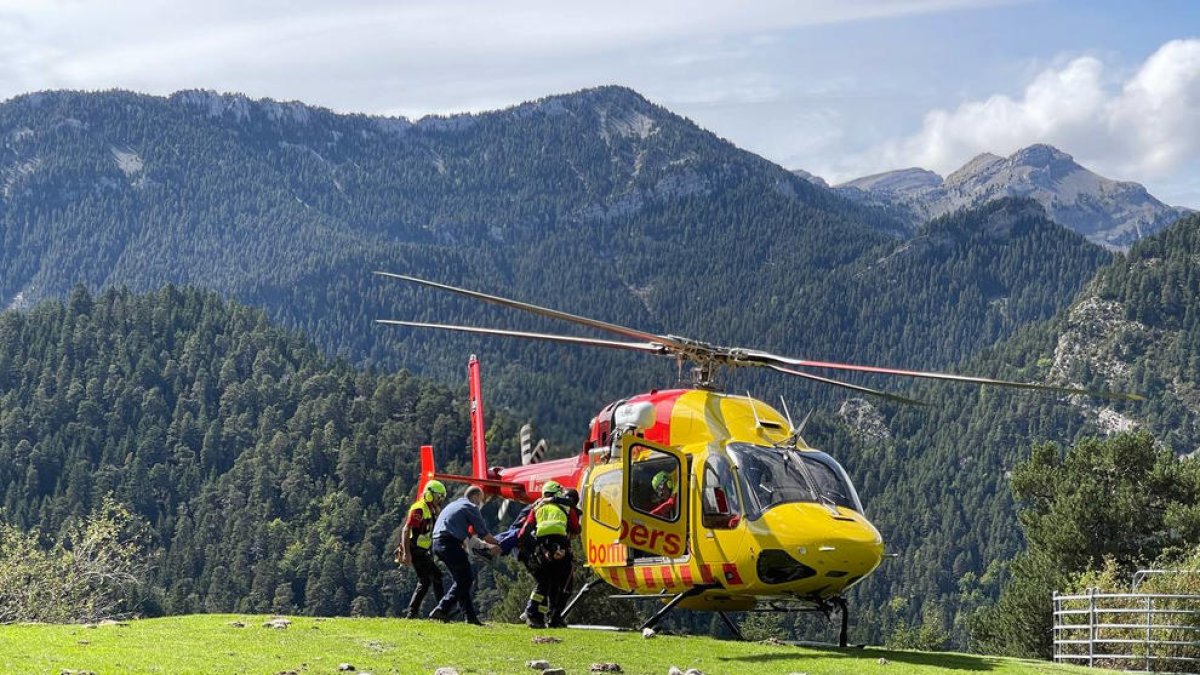 Efectius de Bombers i el SEM van rescatar ahir el boletaire.