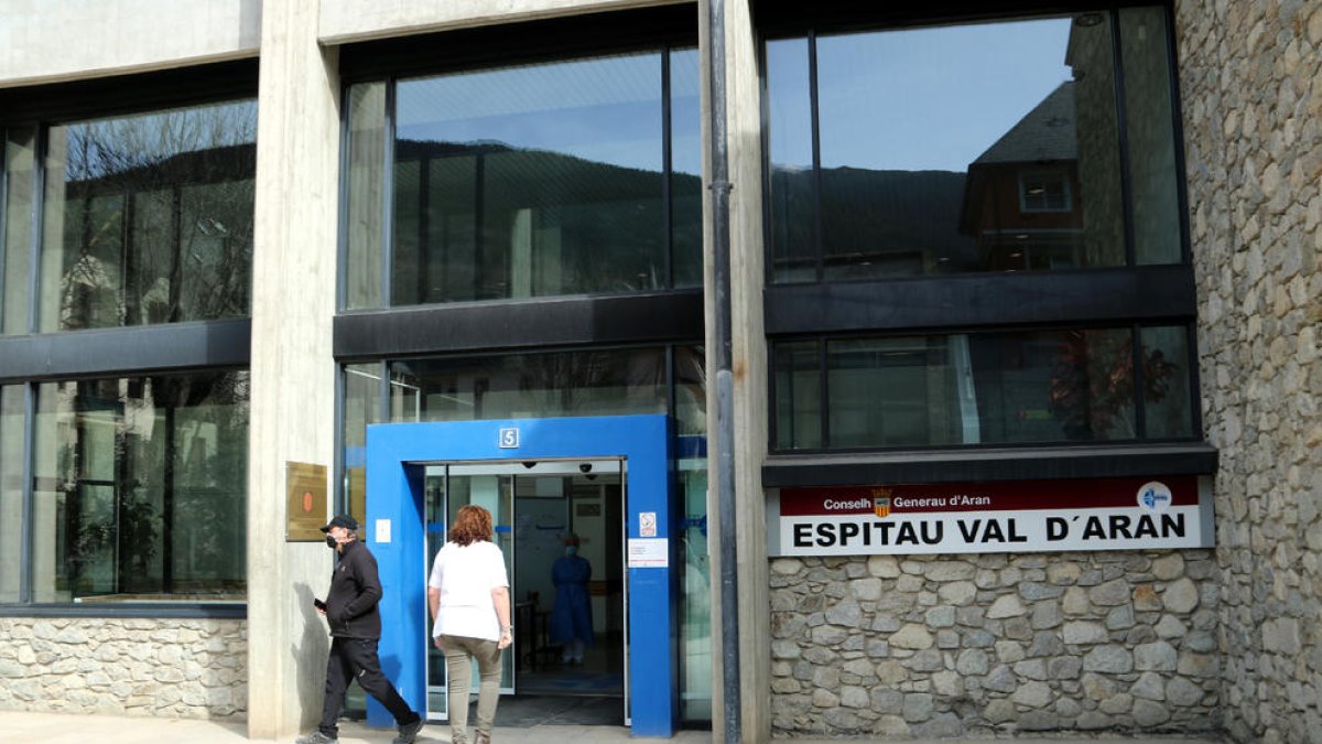 Imatge d’arxiu de l’entrada de l’hospital de Vielha.