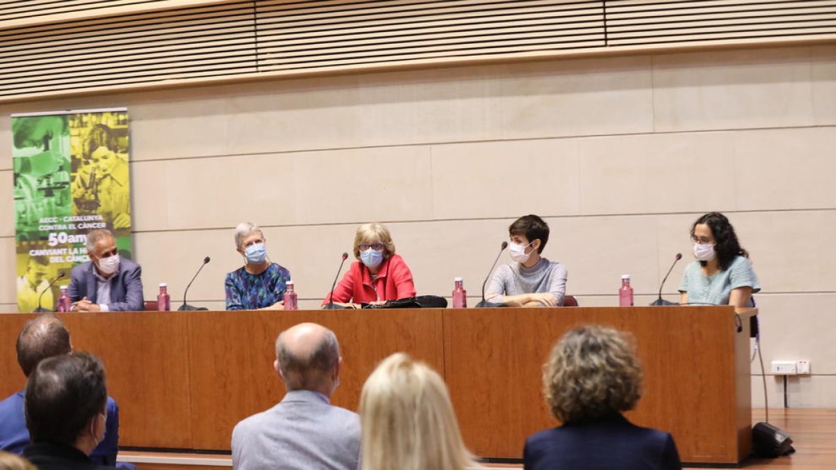 Participants en l’acte d’inauguració de la mostra a la Universitat de Lleida.