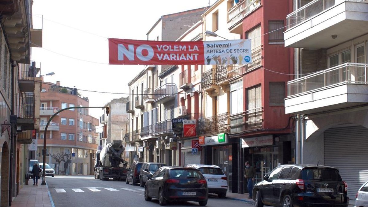 Protestes contra la variant a Artesa de Segre.