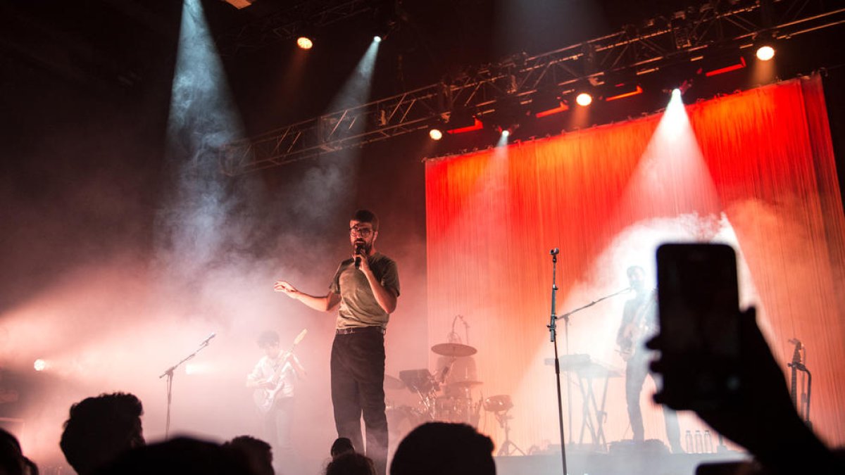 Unas 1.000 personas bailan sin distancia la música de Manel en la Mirona de Salt, en la última prueba del 'Abrir Girona'