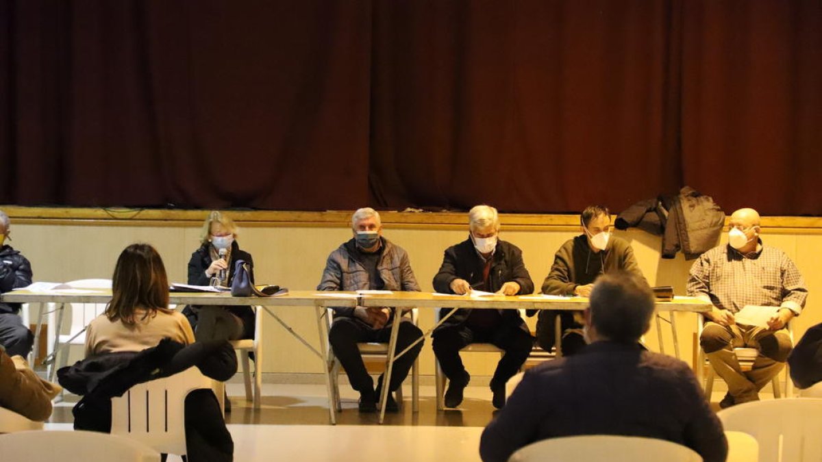 La asamblea se celebró en la casa canal, en Algerri.