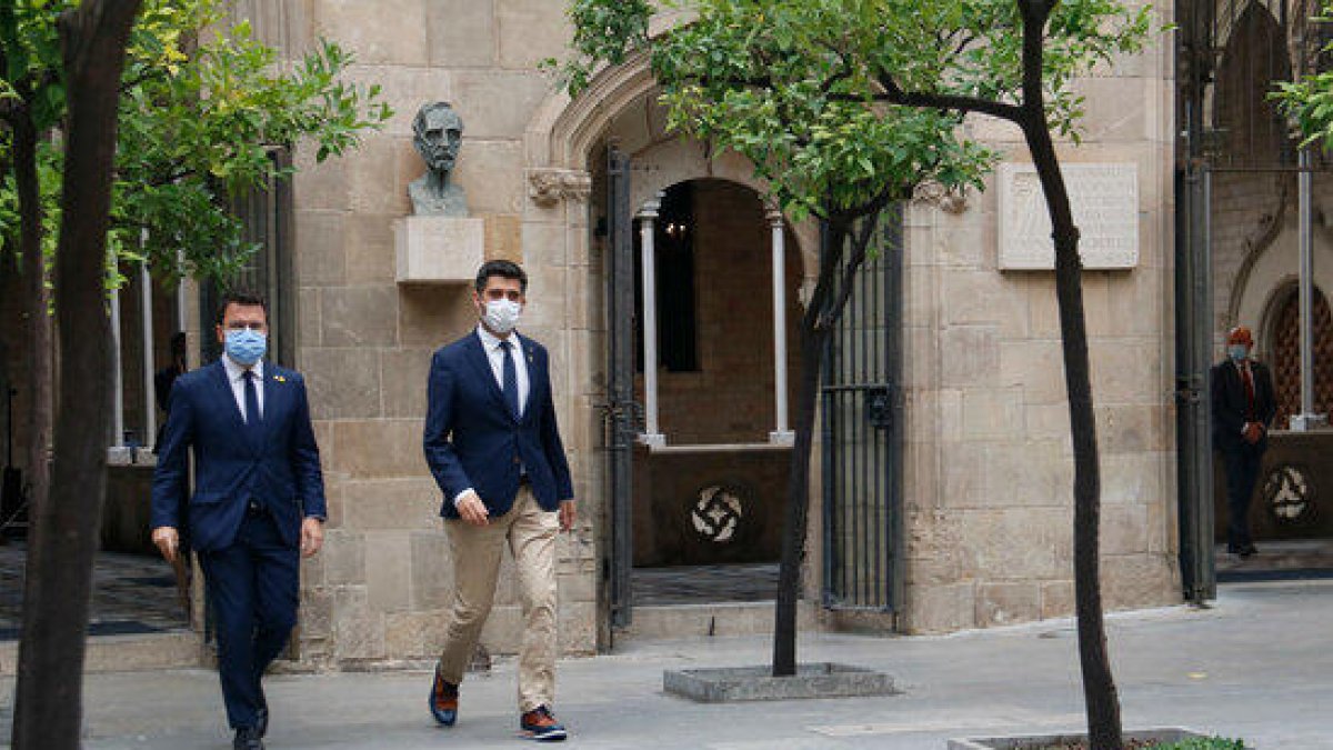 El president Pere Aragonès i el vicepresident Jordi Puigneró a Palau.