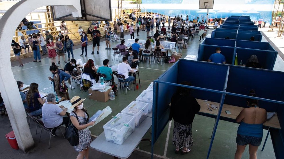 Un dels centres de votació de Santiago de Xile.