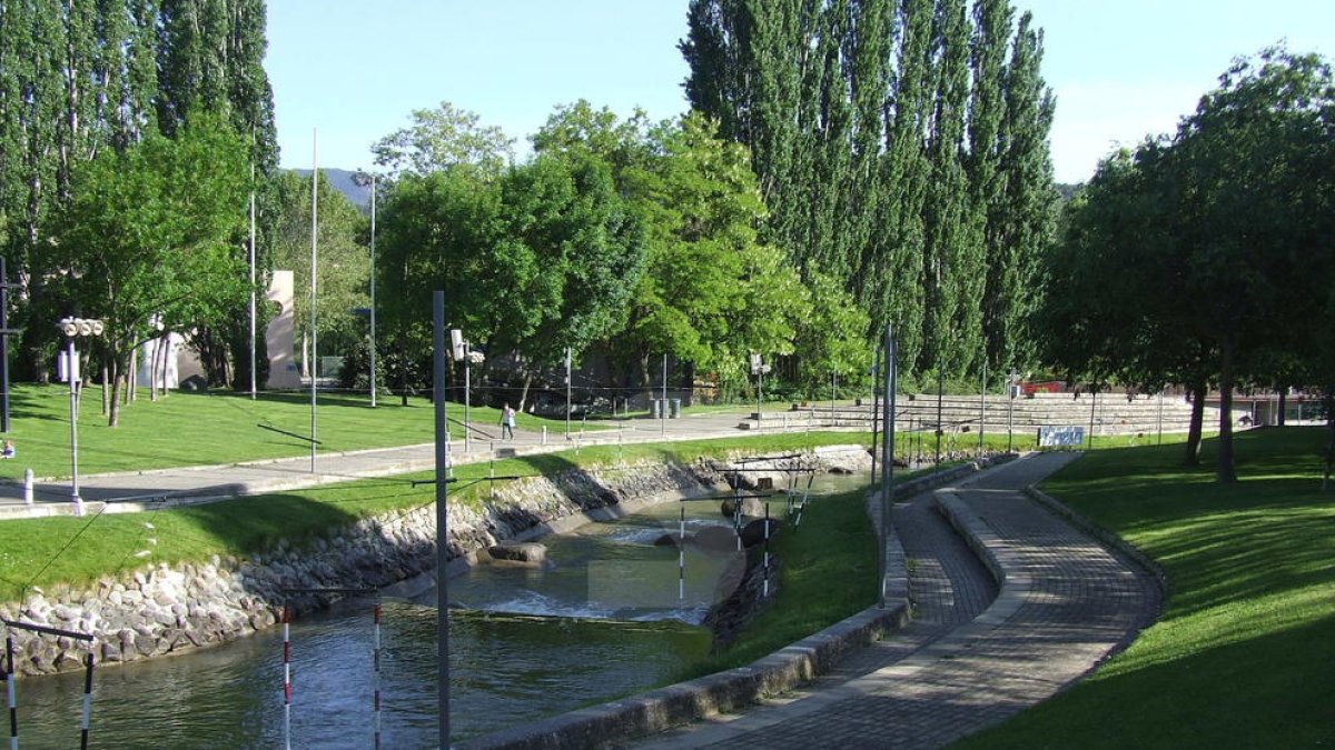 Imagen de archivo de un canal del Parc del Segre de la Seu d'Urgell.