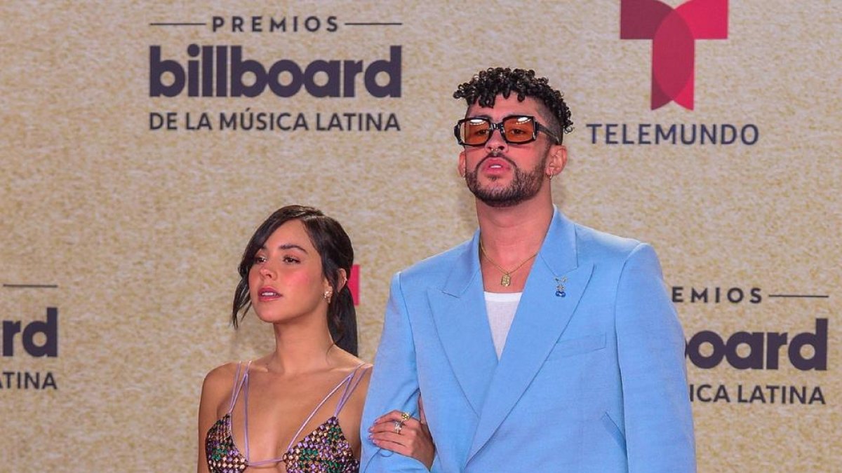 El porto-riqueny Bad Bunny, amb la seua nòvia a la gala a Miami.