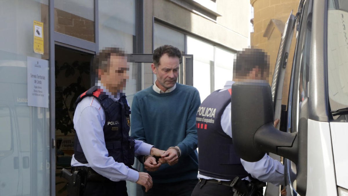 El exlíder de Vox en Lleida José Antonio Ortiz en una comparecencia tras su arresto en marzo de 2019. 