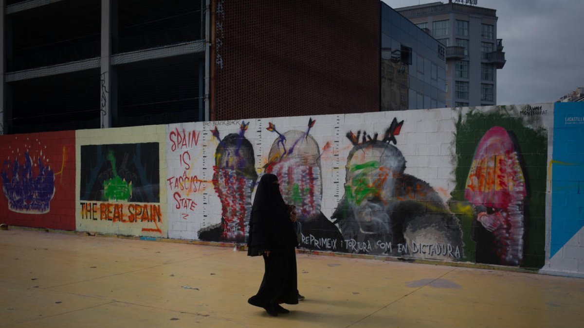 El mural de l’artista Blackblock que ha estat sabotejat.