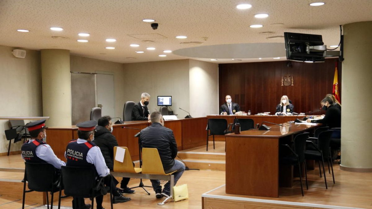 L'acusat de violar i maltractar la dona i d'abusar de la filla a l'Urgell a l'Audiència de Lleida.