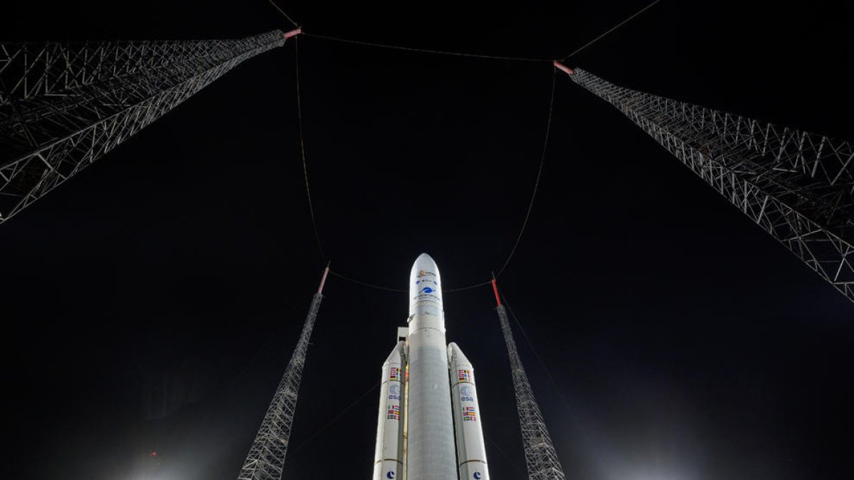 El cohete que pondrá en órbita el telescopio es un Ariane 5. 