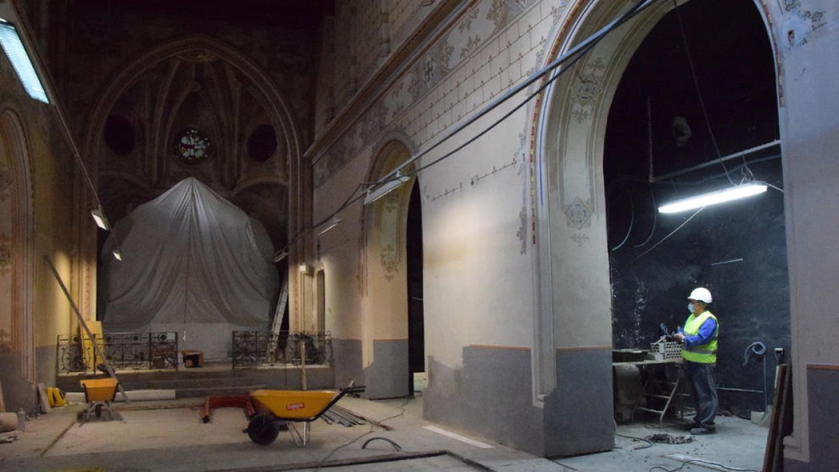 Las obras en el interior de la capilla se alargarán todo el año.