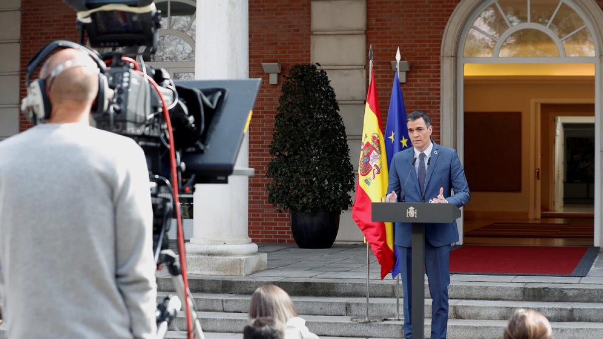 El president del Govern espanyol, Pedro Sánchez, compareix després de participar en la reunió telemàtica del Consell Europeu extraordinari.