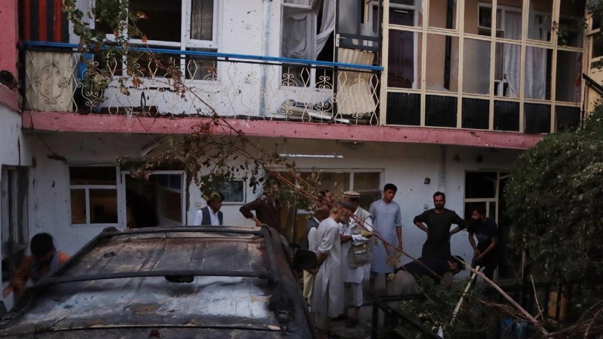 Vivienda cercana al aeropuerto de Kabul en la que se registró ayer una explosión que mató a seis personas, entre ellas tres niños.