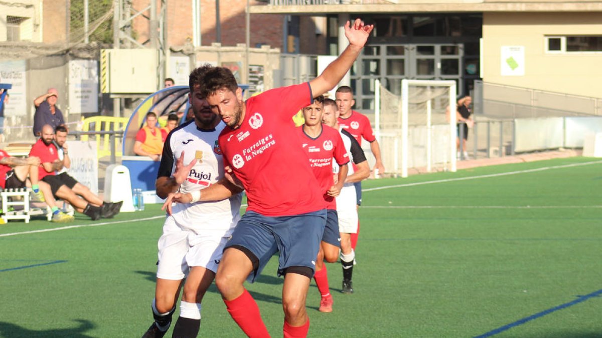 Una acción del partido que disputaron ayer Balaguer y Borges en la capital de la Noguera.