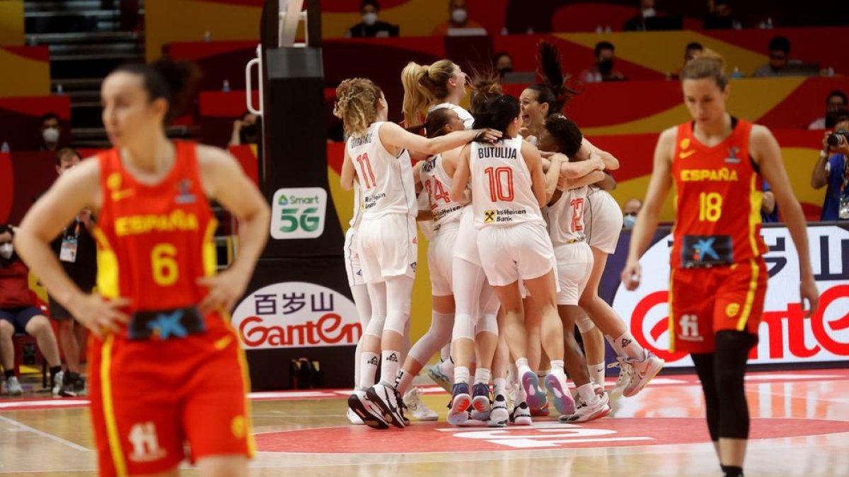 Las jugadoras serbias celebran su clasificación para semifinales.