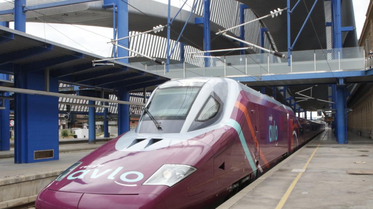 Imagen del primer tren Avlo que paró en Lleida en dirección Madrid el pasado miércoles. 