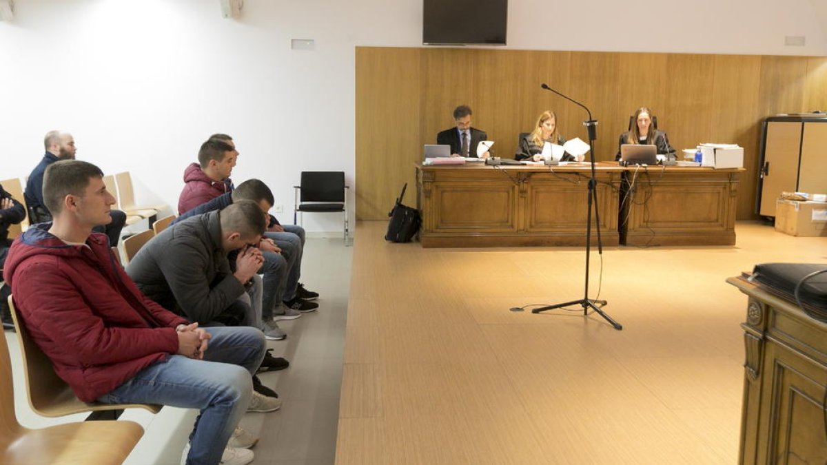 El juicio se celebró en la Audiencia de Huesca, ya que el último asalto se produjo en Barbastro. 