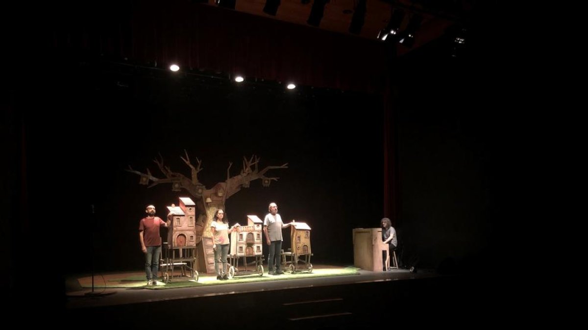 Zum Zum Teatre assaja a l'Escorxador la seua nova obra, 'Soc una nou'