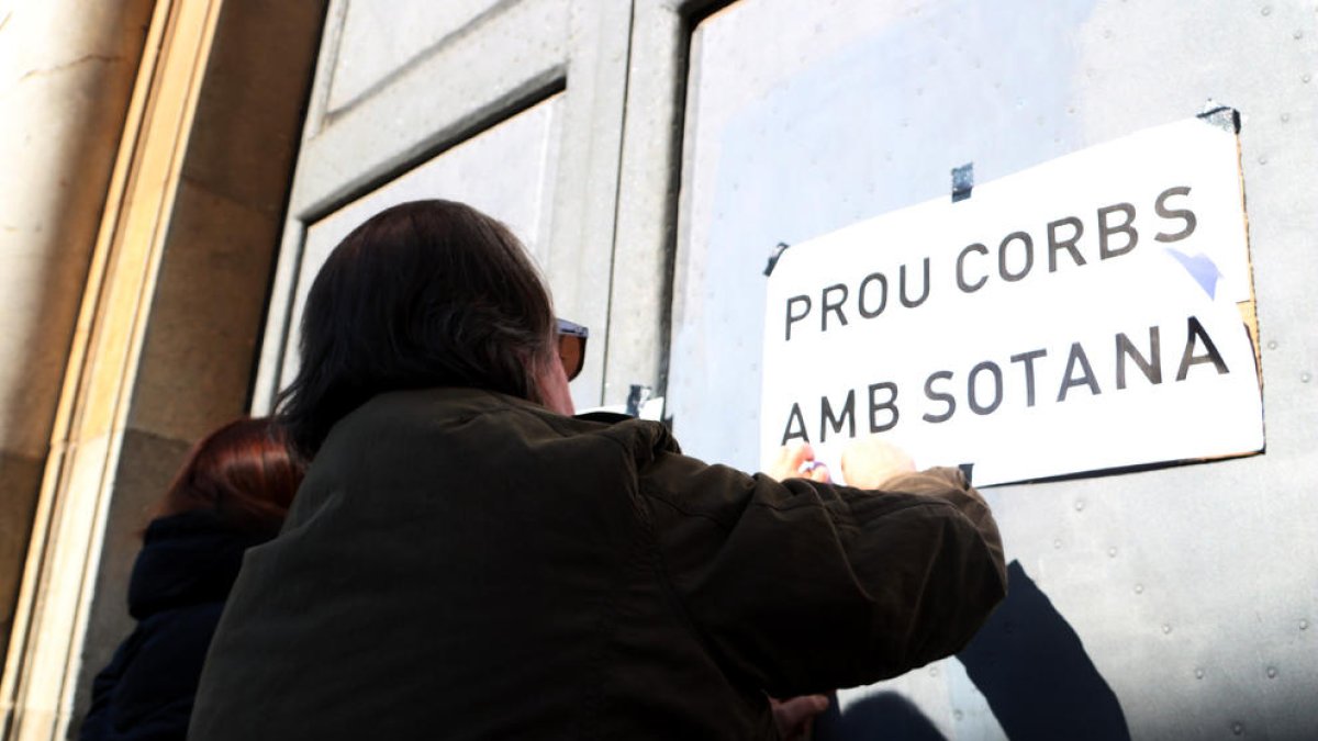 Imagen de archivo de una protesta por presuntos abusos de un sacerdote. 