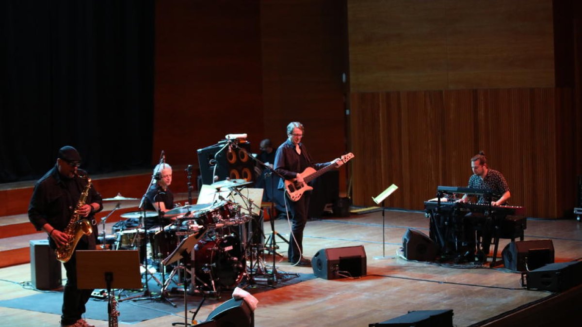 Dave Weckl & Tom Kennedy Project, ahir a la nit a l’Auditori de Lleida al festival Jazz Tardor.