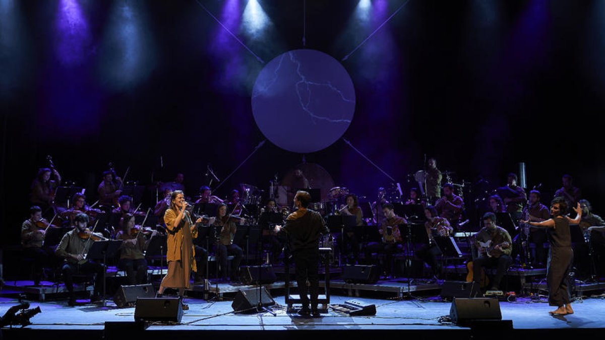 L’Orquestra de Músiques d’Arrel de Catalunya inaugurarà el Dansàneu amb l’espectacle ‘Trencadís’.