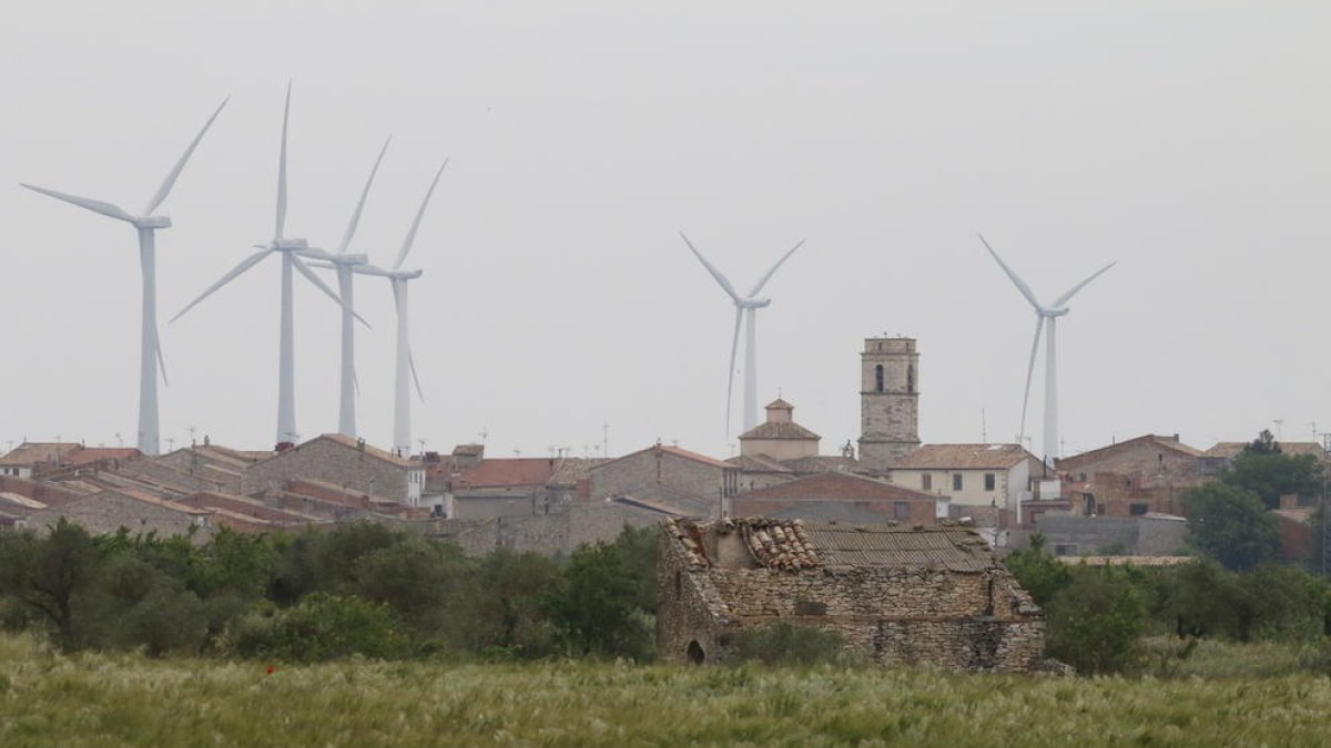 Generadors d’energia eòlica al municipi d’Almatret.