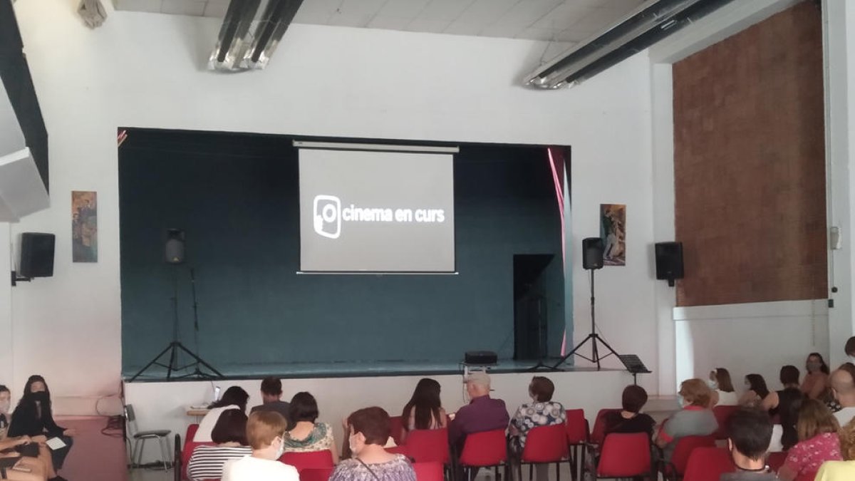 Els veïns de Torrelameu van assistir a l’estrena del documental ‘Un any filmant Torrelameu’.