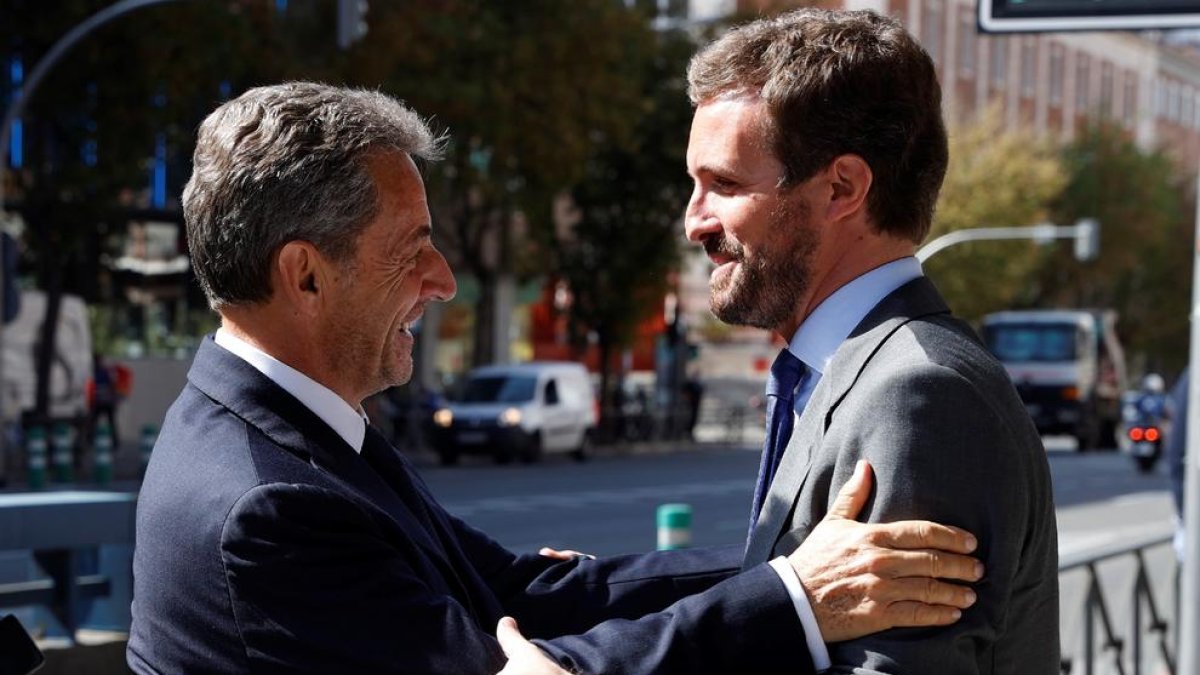 Sarkozy apoyó ayer a Casado en la Convención Nacional del PP.