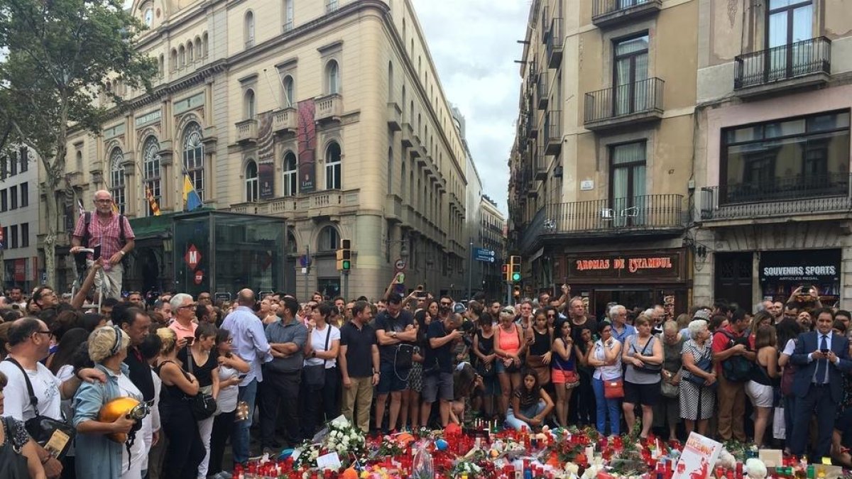 Foto d’arxiu d’un homenatge a les víctimes de l’atemptat.