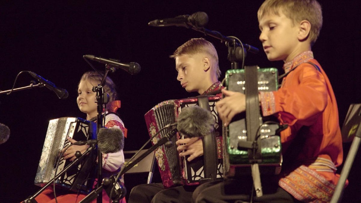 Concierto de tres de los más jóvenes participantes en la última Trobada, celebrada en 2019.