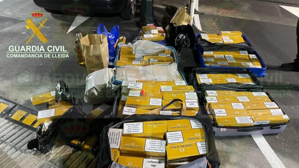 Detenido un hombre de nacionalidad francesa para el encontrarle 3.500 paquetes de tabaco en la aduana de la Fragua de Moles