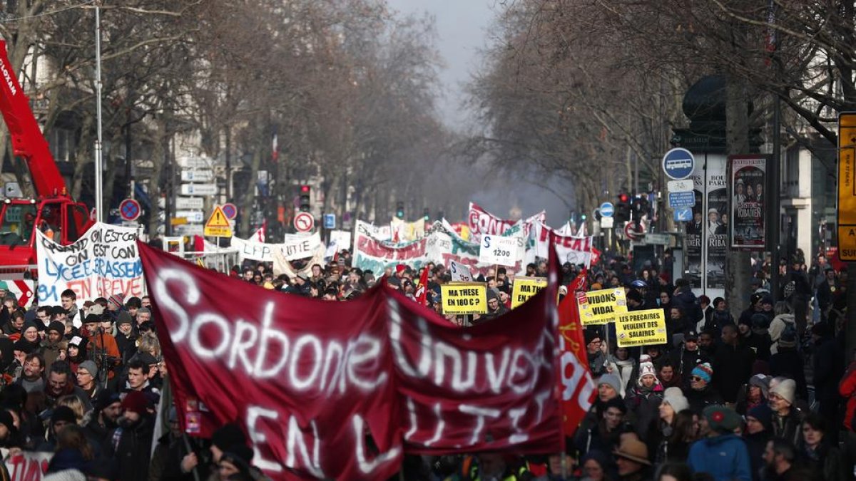 Imatge de la manifestació celebrada ahir pels carrers de París.